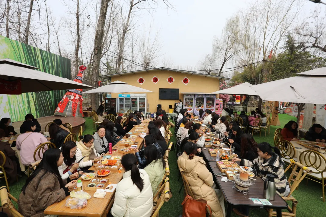 游春踏青綻芳華·圍爐煮茶聽心聲丨陜建產(chǎn)投集團開展三八節(jié)主題活動